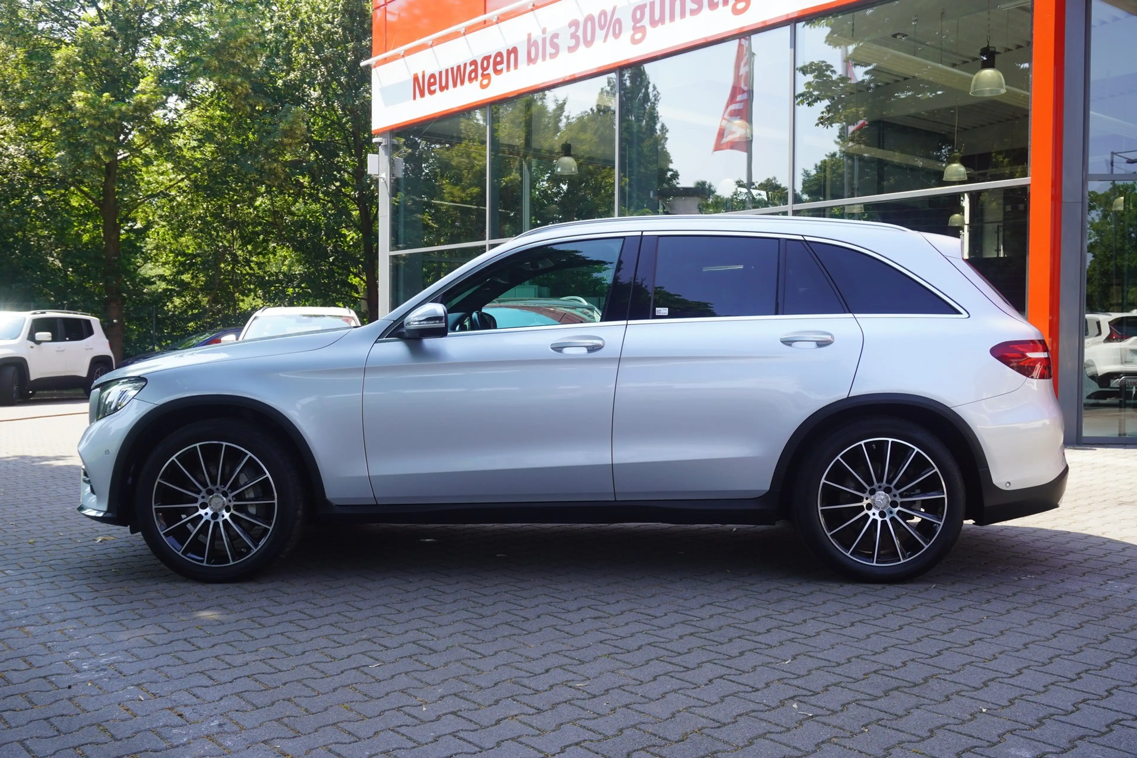 Mercedes-Benz GLC 250 4Matic AMG Line LED Navi AHK 360° ACC — photo 9
