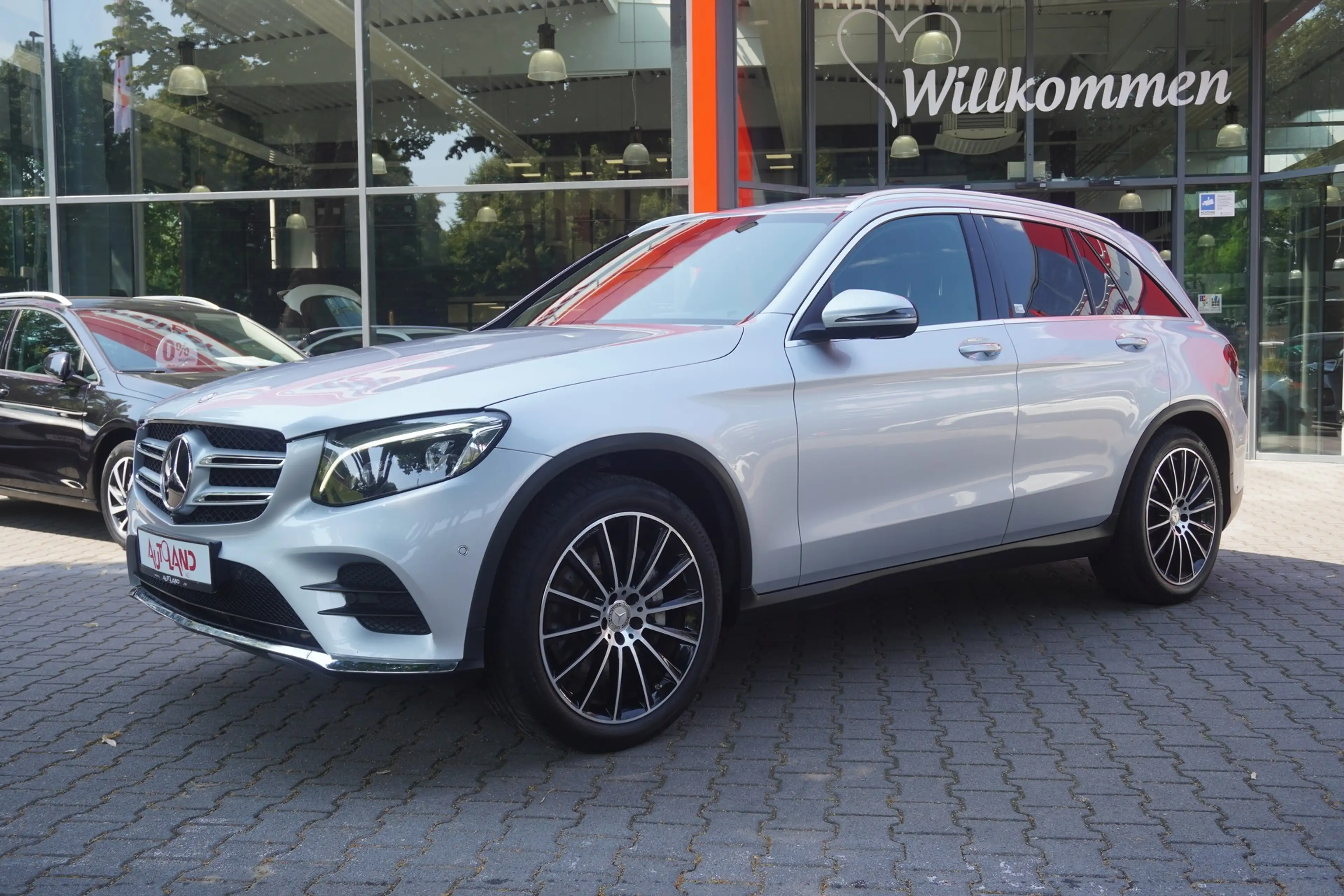 Mercedes-Benz GLC 250 4Matic AMG Line LED Navi AHK 360° ACC — photo 2