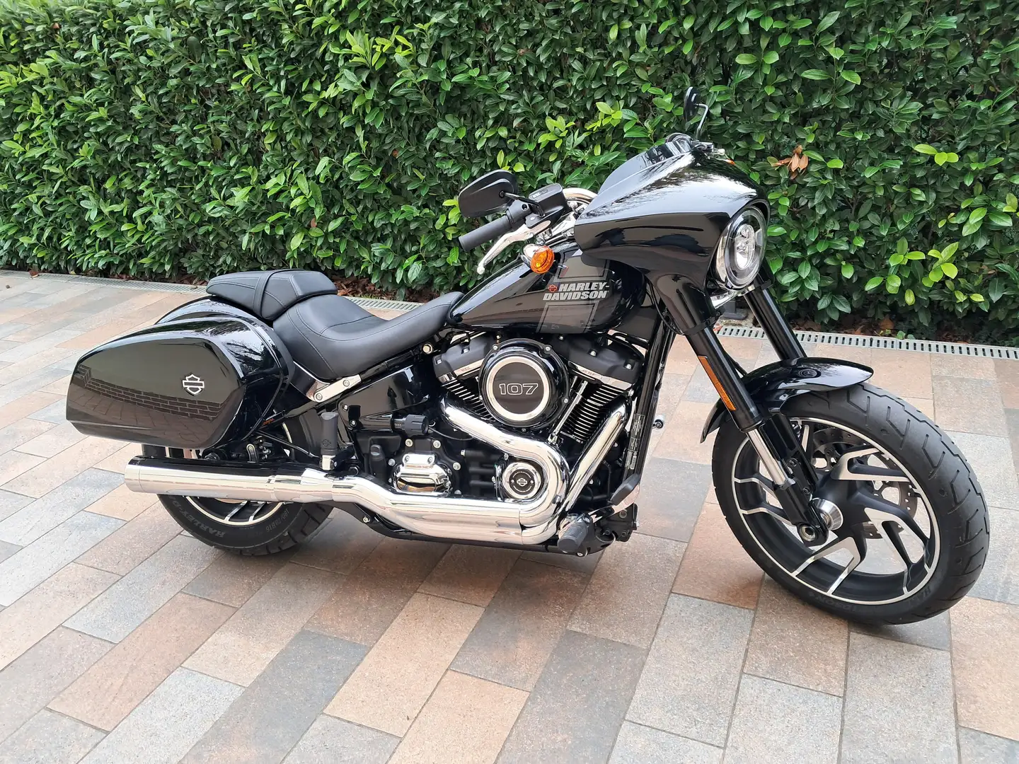 Harley-Davidson Sport Glide Schwarz - 1