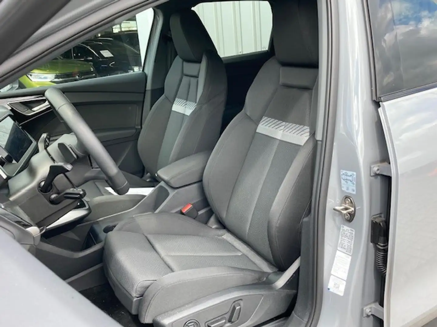 Audi Q4 e-tron 45 quattro Advanced edition 82 kWh 286pk Adaptief Grijs - 2