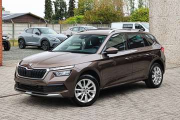ZETELVERWARMING*DIGITALE-AIRCO*NAVIGATIE*PARKEERSENSOREN-V+A*APPLE-CARPLAY*