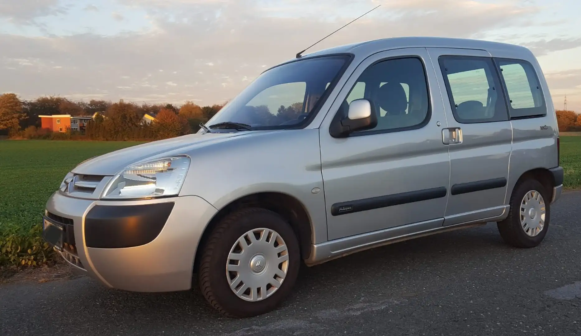 Citroen Berlingo Berlingo 1.4i Tonic Silber - 1