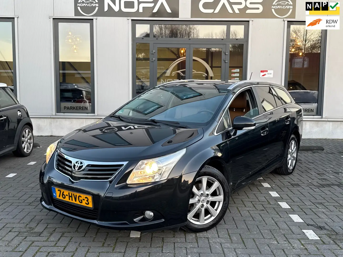 Toyota Avensis Wagon 2.0 VVTi Panoramic Business Special|Trekhaak Zwart - 1