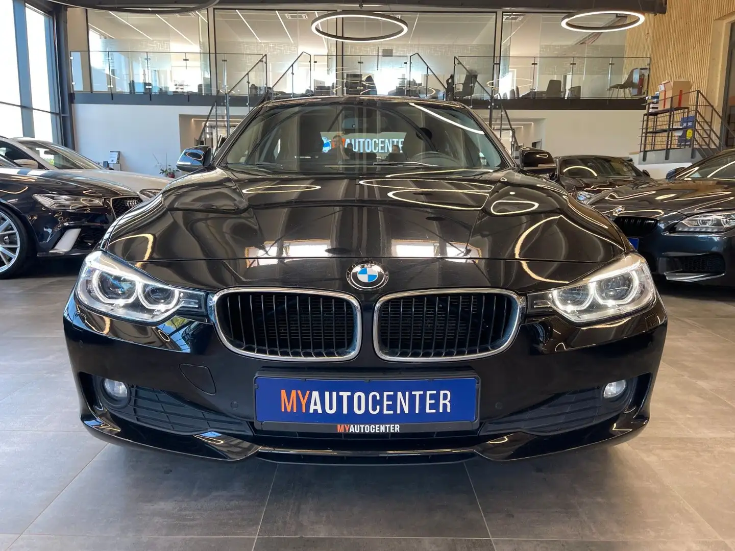 BMW 320 d Lim.  xDrive *NAVI*PDC*SZHZ*TEMPOMAT*4x4* Black - 2