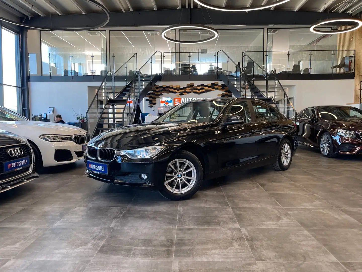 BMW 320 d Lim.  xDrive *NAVI*PDC*SZHZ*TEMPOMAT*4x4* Black - 1