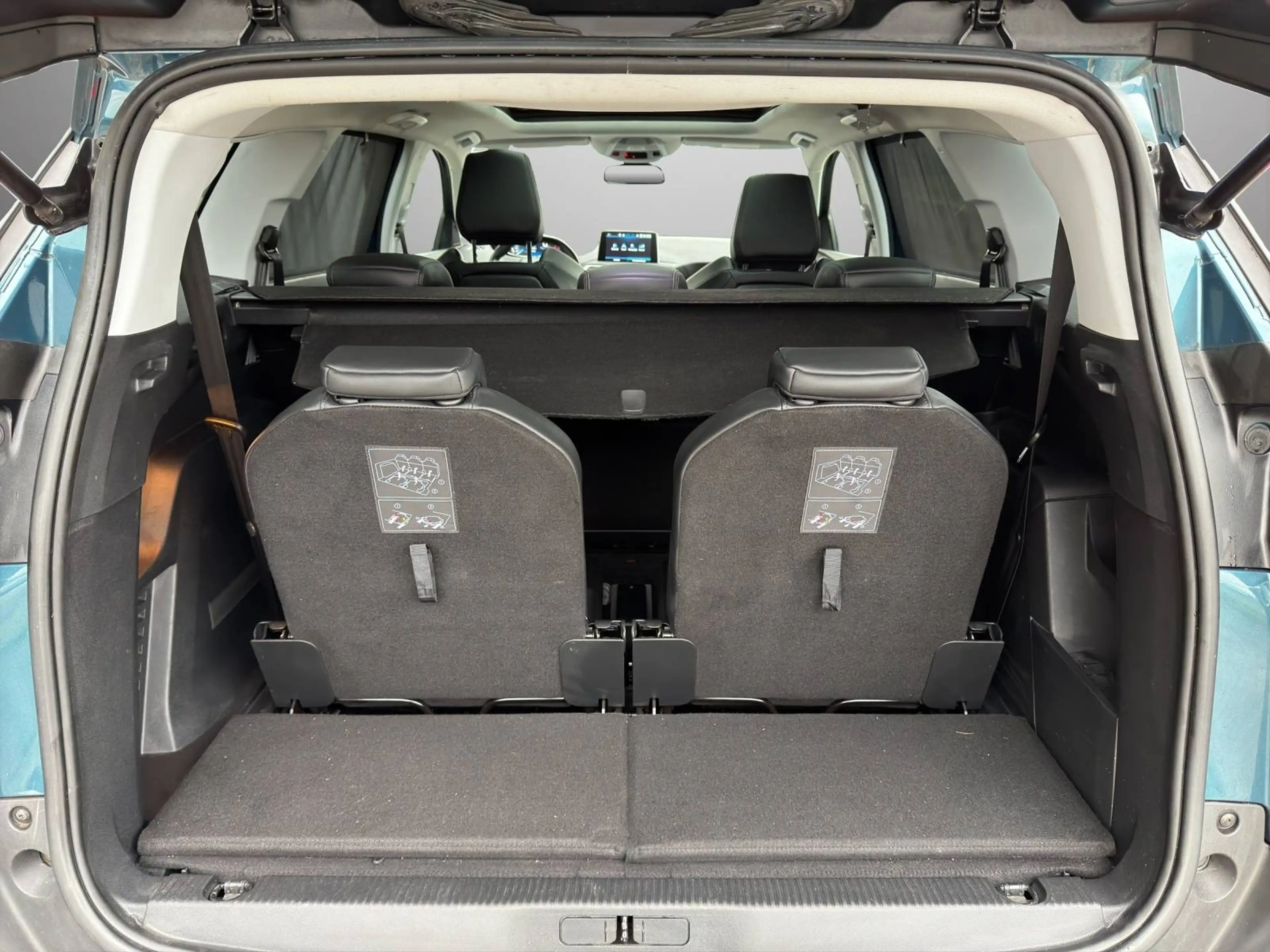 Peugeot 5008 1,5 BHDI 130 EAT8 Allure Aut *7-Sitzer, PANO, ACC* — photo 9