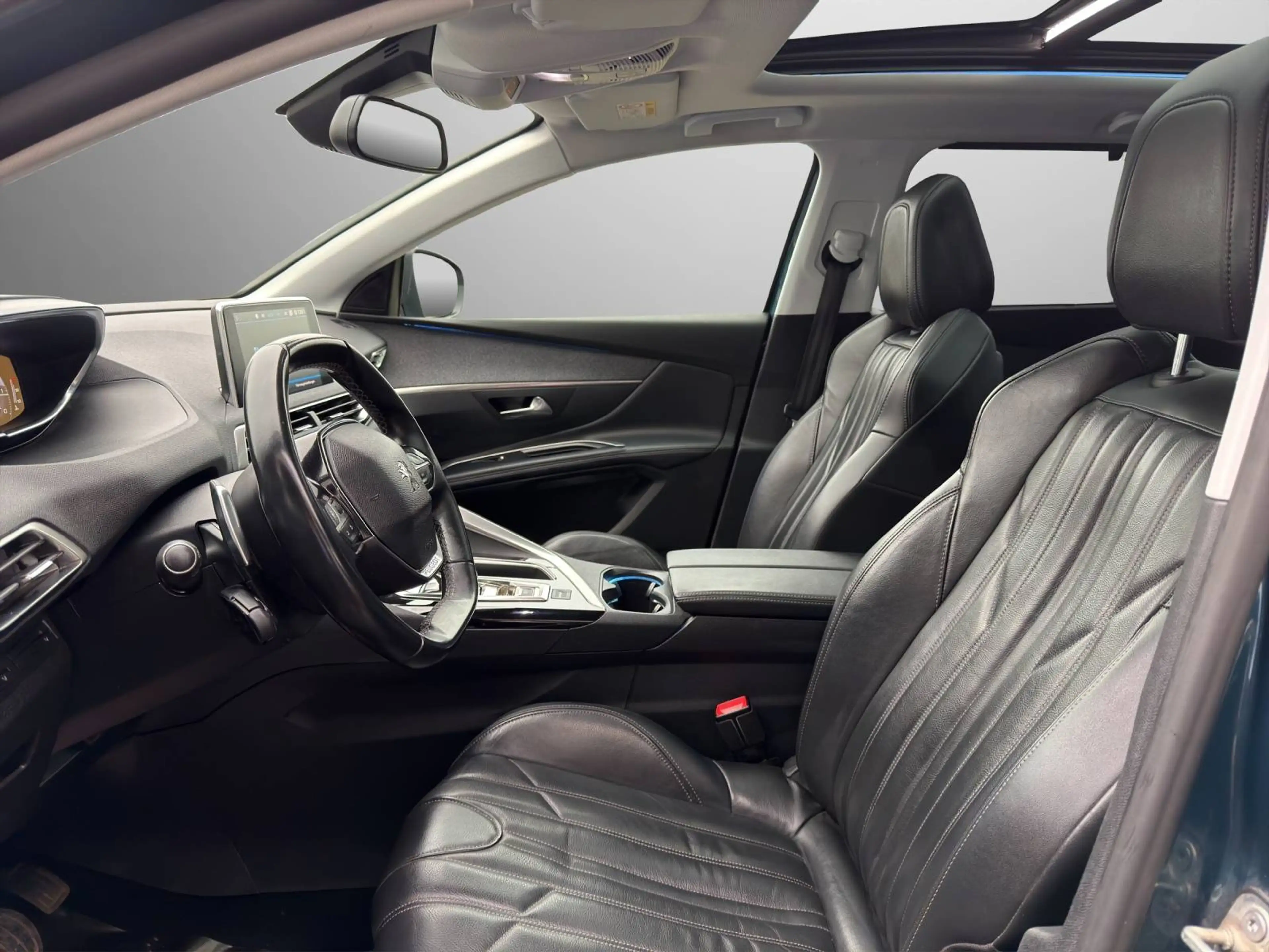Peugeot 5008 1,5 BHDI 130 EAT8 Allure Aut *7-Sitzer, PANO, ACC* — photo 12