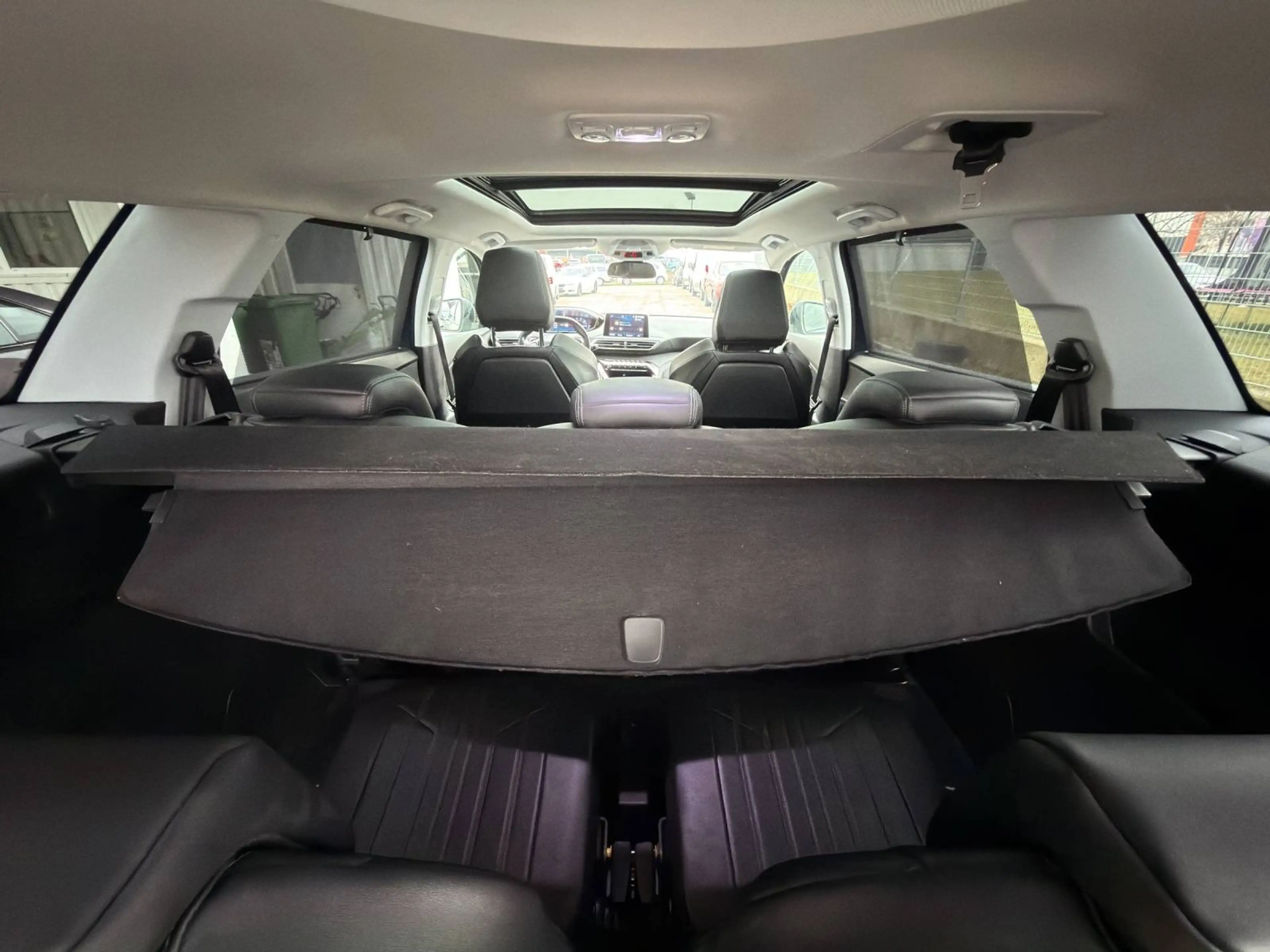 Peugeot 5008 1,5 BHDI 130 EAT8 Allure Aut *7-Sitzer, PANO, ACC* — photo 10