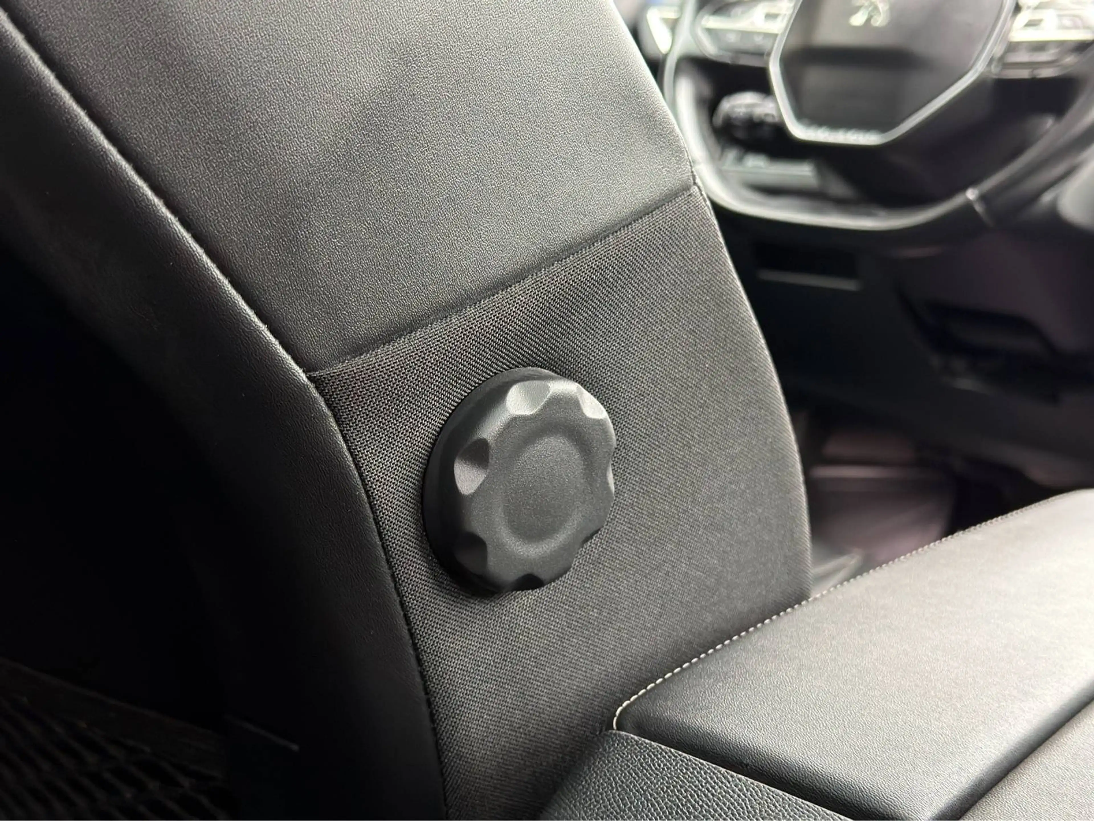 Peugeot 5008 1,5 BHDI 130 EAT8 Allure Aut *7-Sitzer, PANO, ACC* — photo 13