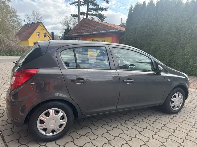 Opel Corsa view 4