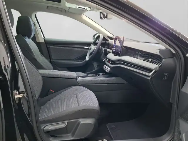 Skoda Superb view 4