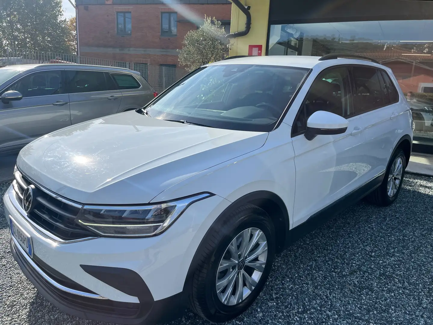 Volkswagen Tiguan Tiguan II 2021 2.0 tdi Life 150cv dsg Bianco - 2