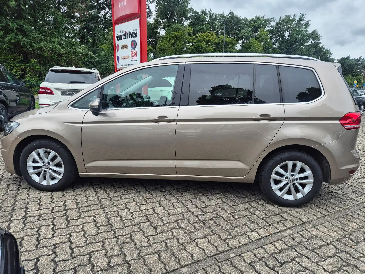 Volkswagen Touran Highline   *1 Hand/ACC/ Automatik* Beige - 2