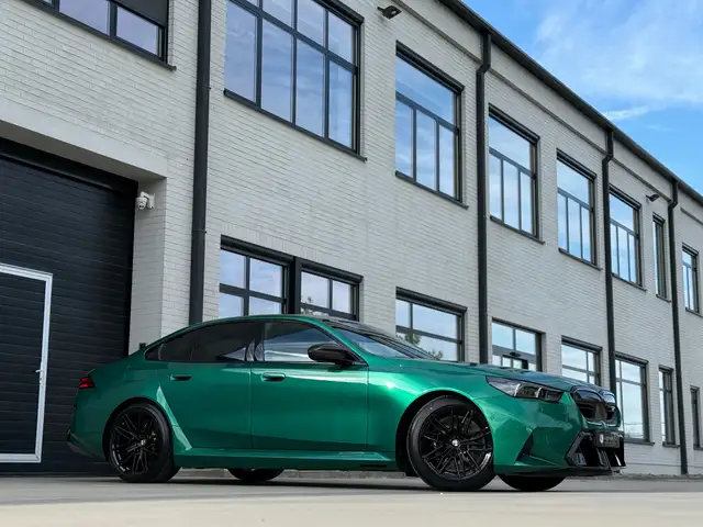 BMW M5 view 2
