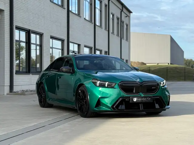 BMW M5 view 3