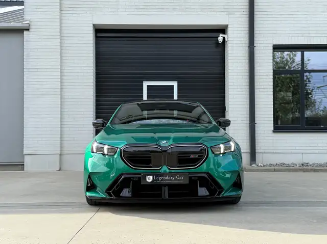 BMW M5 view 4