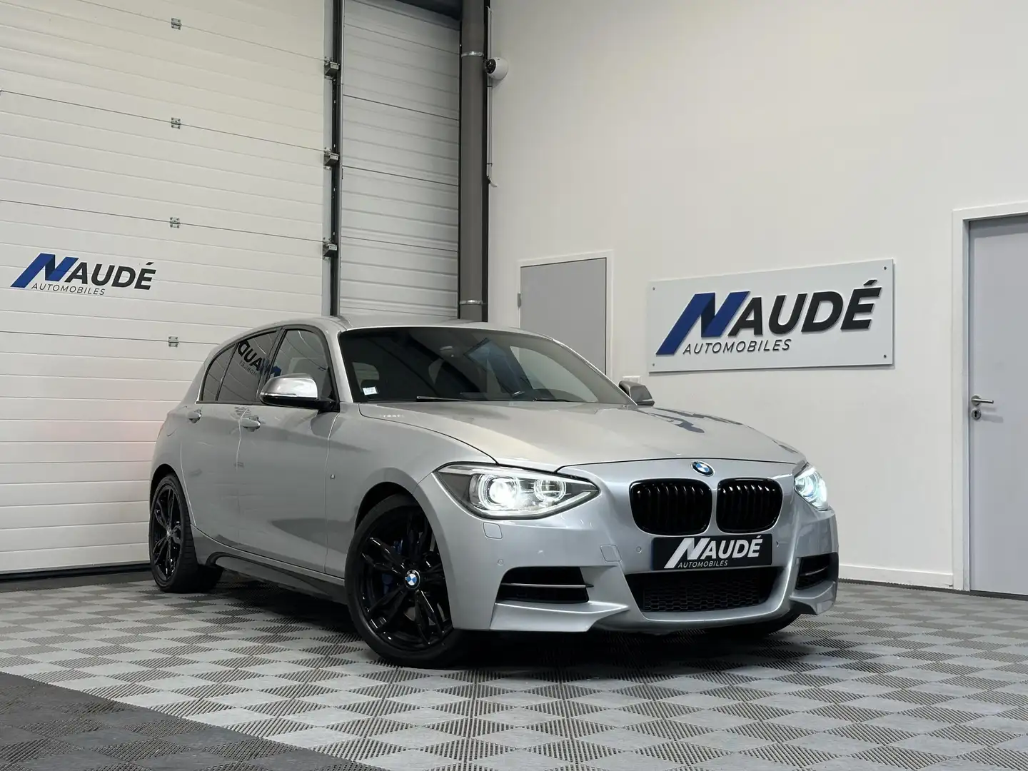 BMW 135 M135i Performance (F20) 320 ch BVA8 Propulsion Gris - 1