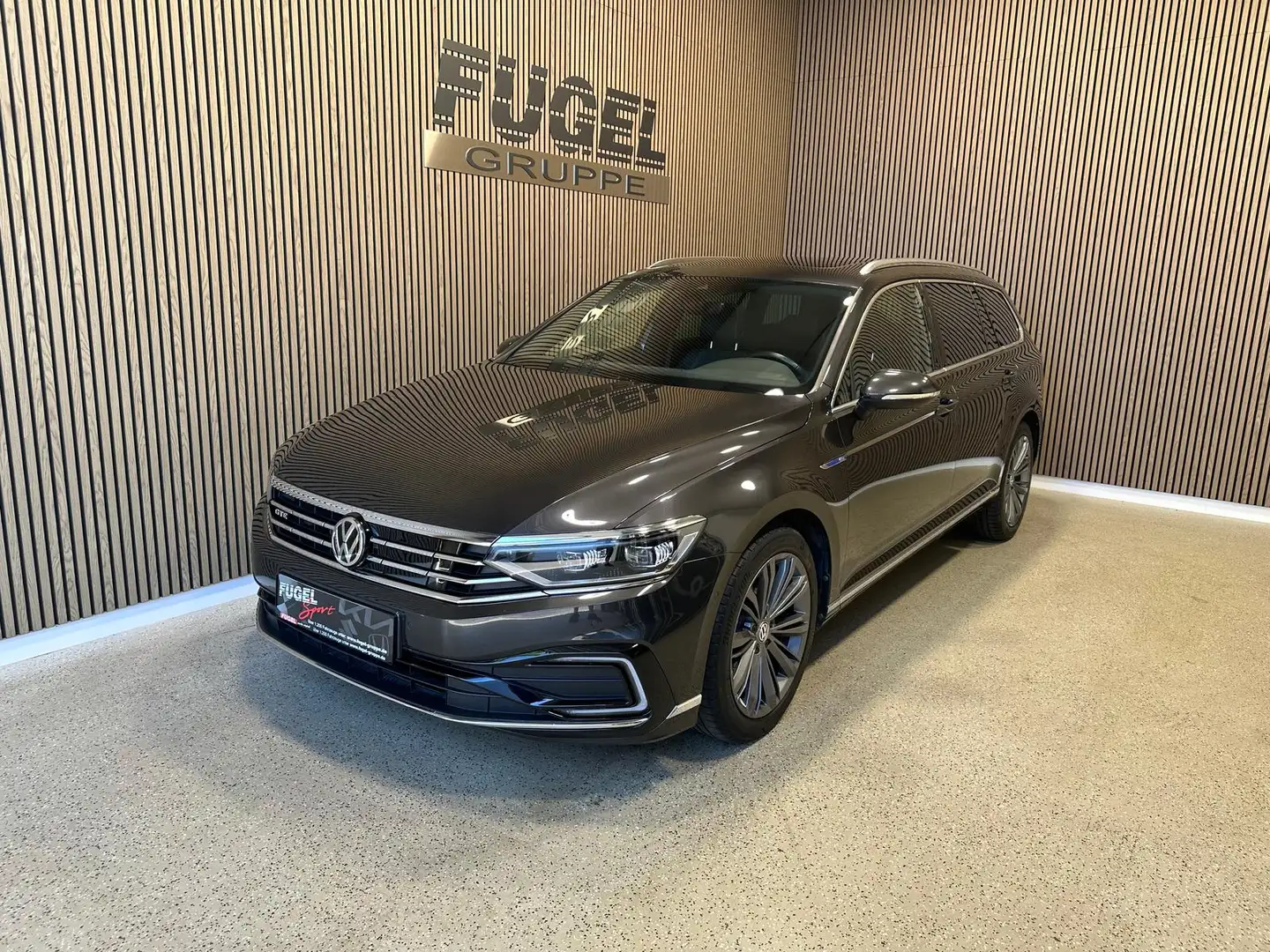 Volkswagen Passat Variant 1.4 TSI GTE R-Line IQ.LIGHT|AHK|Pano|18"|Massage Gris - 2