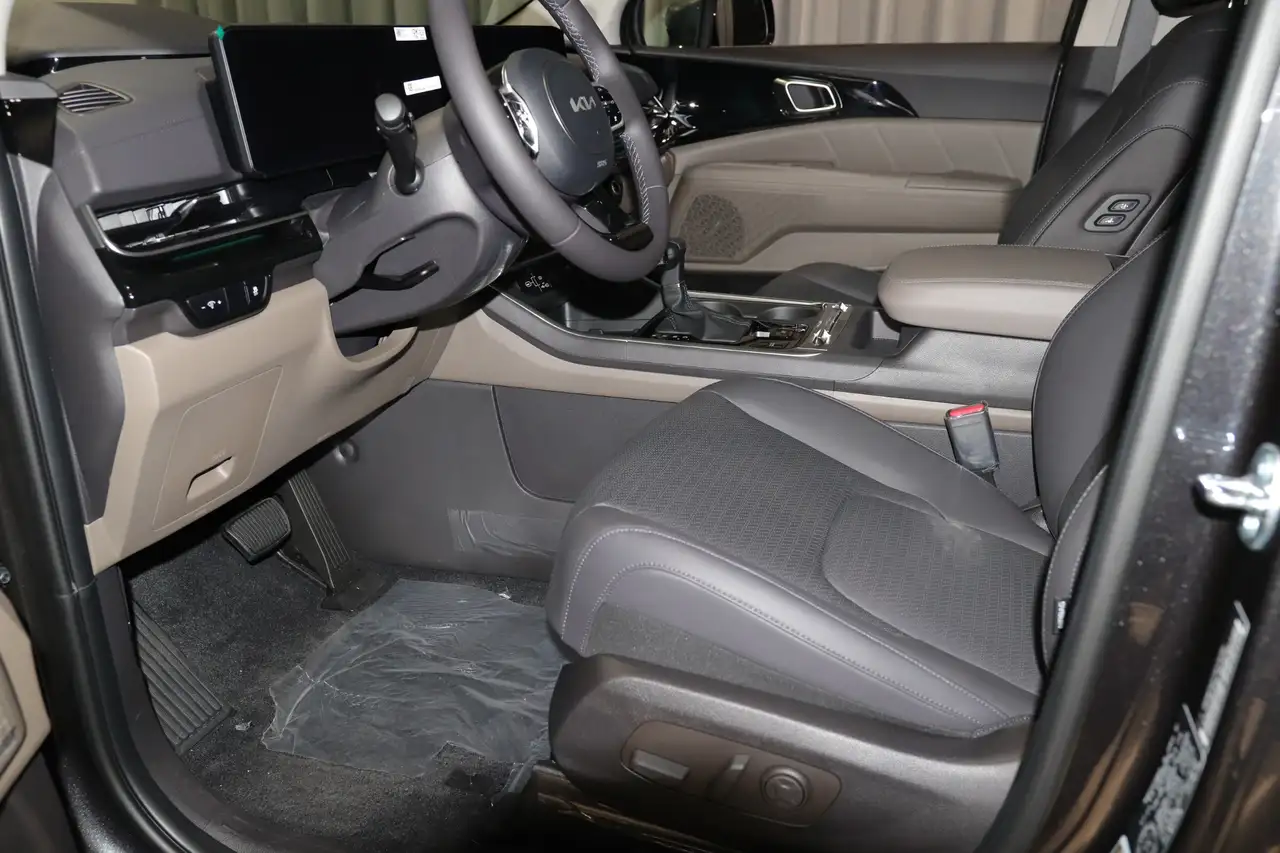 Kia Carnival снимка Kia Carnival