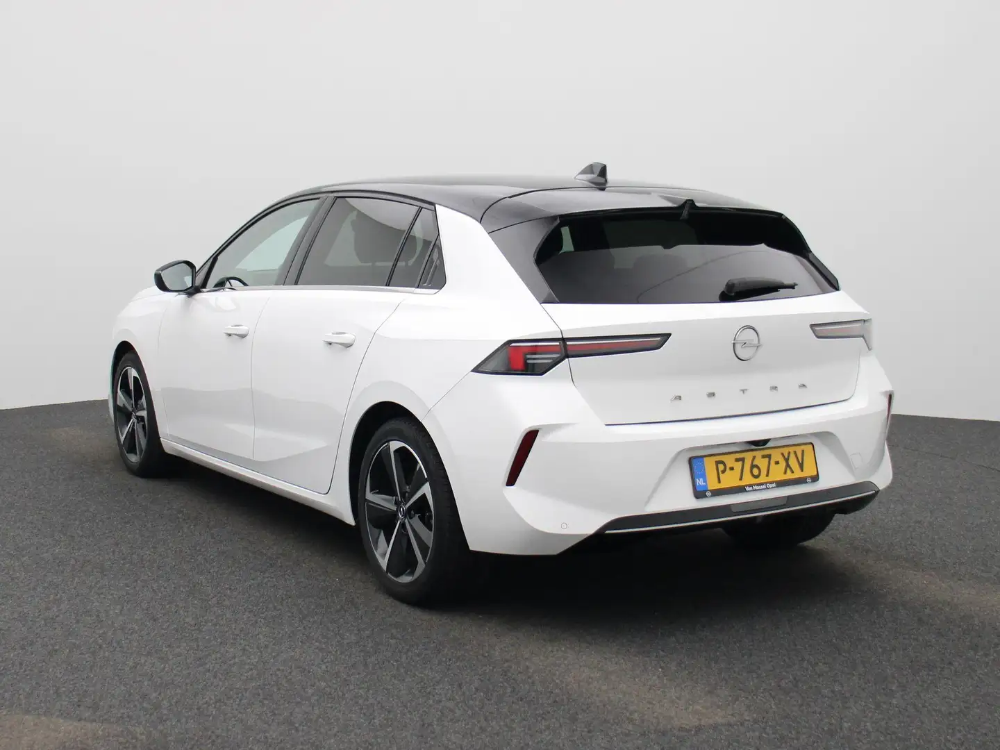 Opel Astra 1.2 Business Elegance | Automaat | Navigatie | Cam Wit - 2