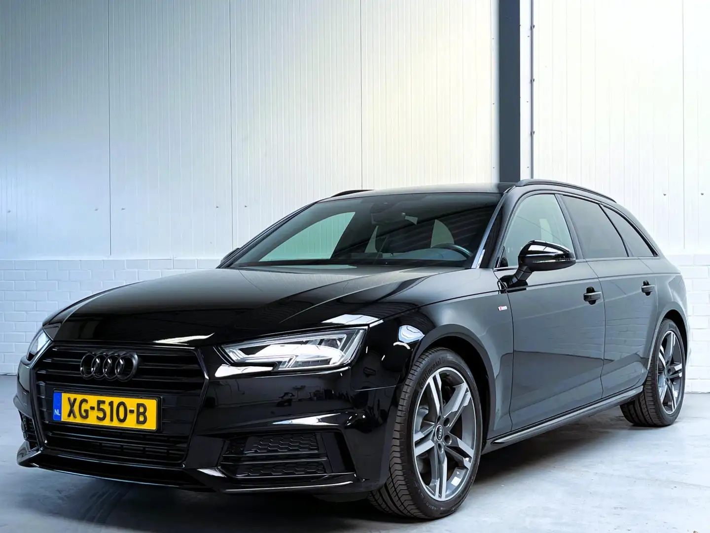 Audi A4 Avant 2.0 TFSI MHEV Sport S line black edition Zwart - 2