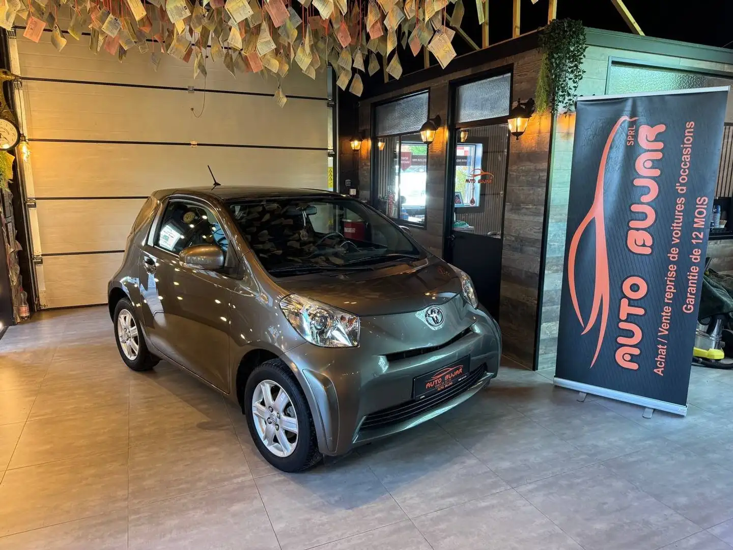 Toyota iQ iQ 1.0i VVT-i *AIRCO / JANTES / CARNET / 52000 KM* Gris - 1