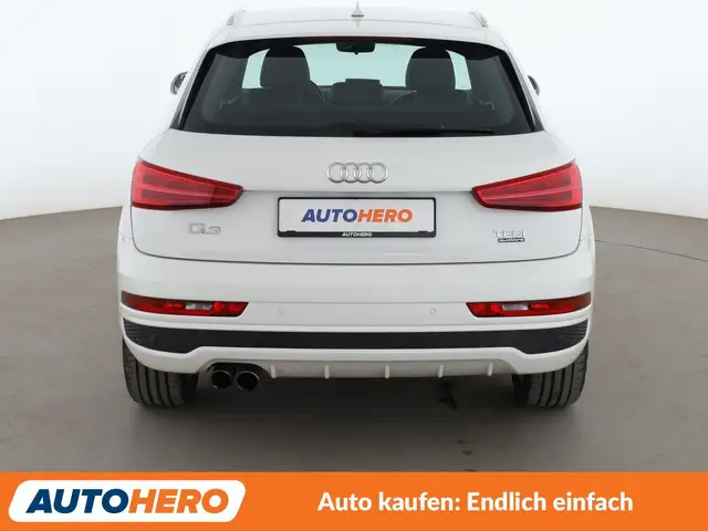 Audi Q3 view 5