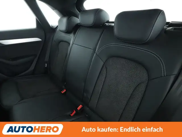 Audi Q3 view 14