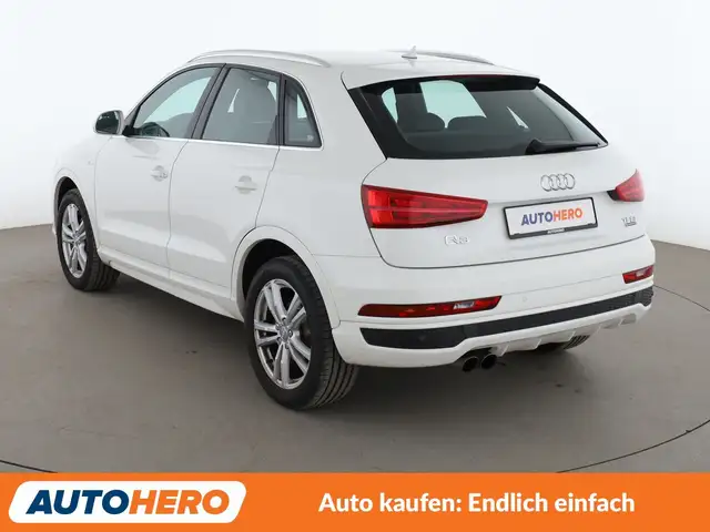 Audi Q3 view 4