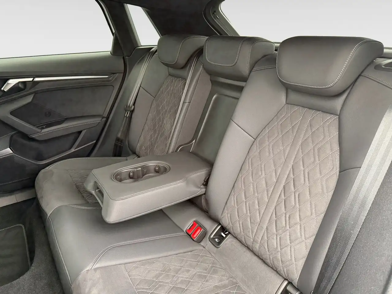 Audi A3 Sportback 35 2.0 TDI S-line Pano ACC AHK Navi Mat 9