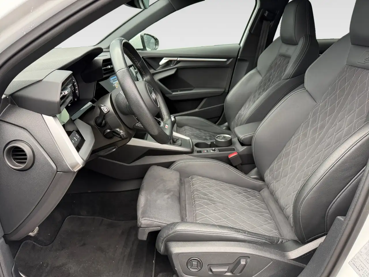 Audi A3 Sportback 35 2.0 TDI S-line Pano ACC AHK Navi Mat 8