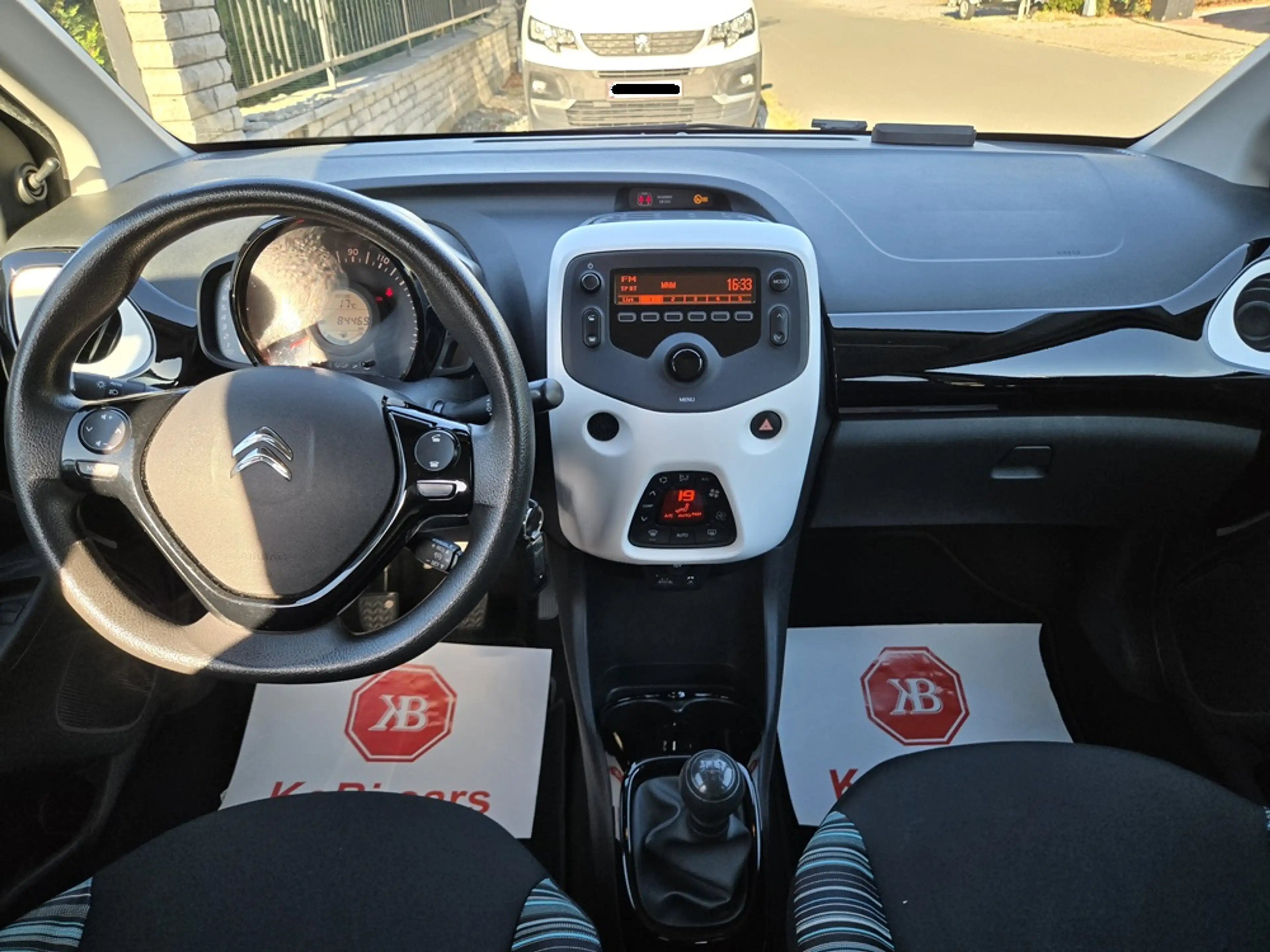 Citroen C1 C1 1.0 VTi Shine — photo 9