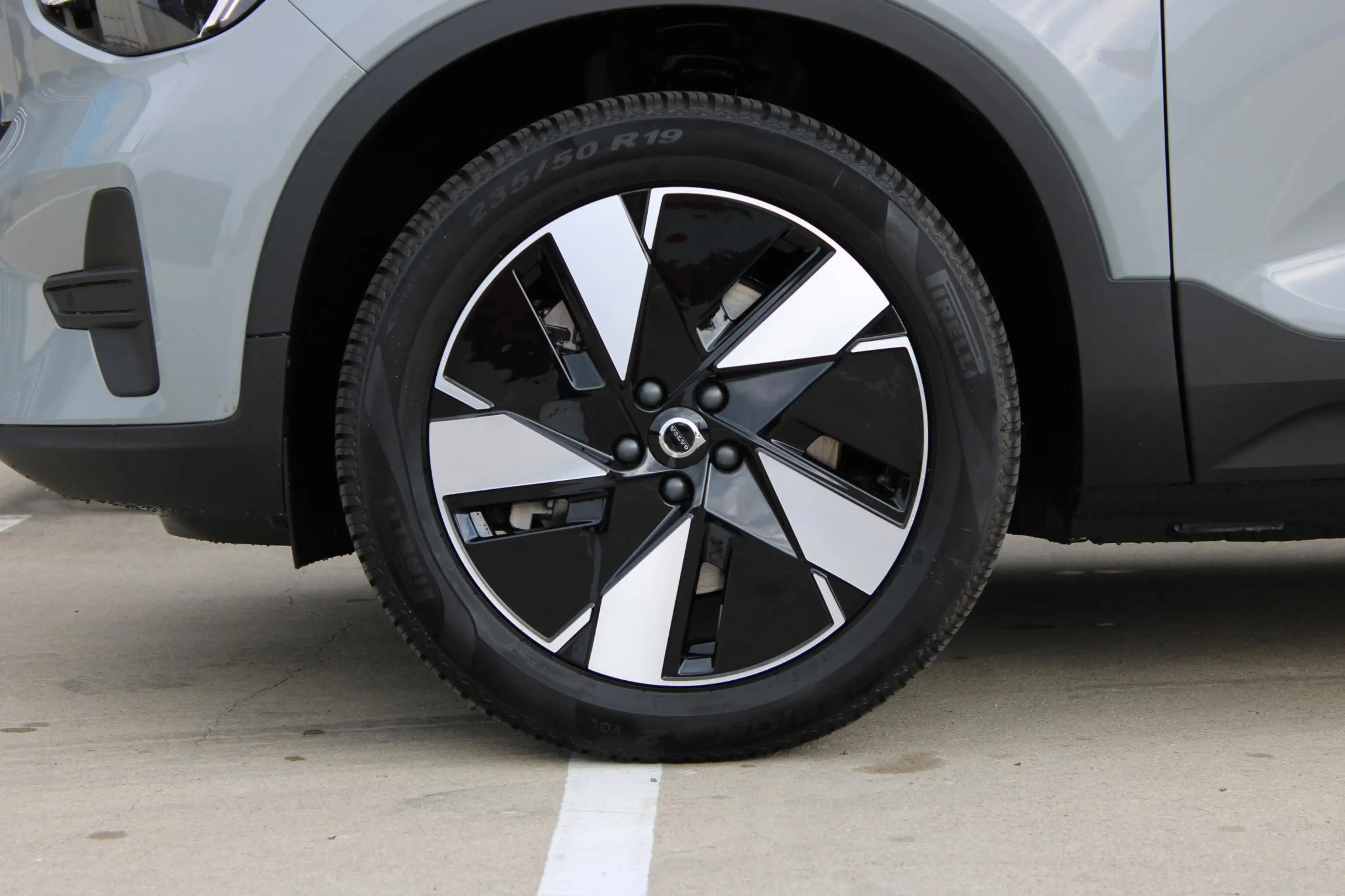 Volvo EX40 Single Motor Extended Range Business Edition | Ver — photo 4