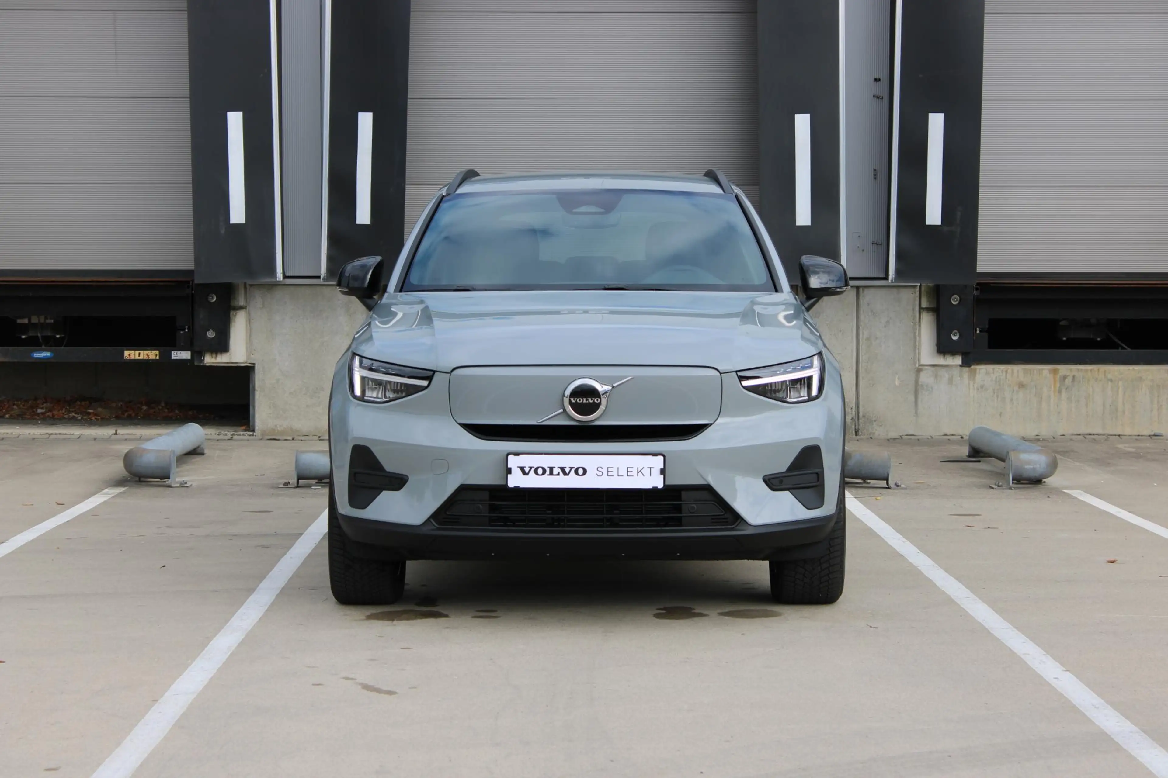 Volvo EX40 Single Motor Extended Range Business Edition | Ver — photo 13