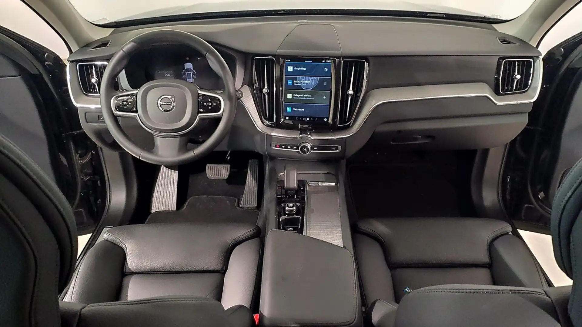 Volvo XC60 B4 Mild Hybrid  Automatico Plus Dark Schwarz - 2