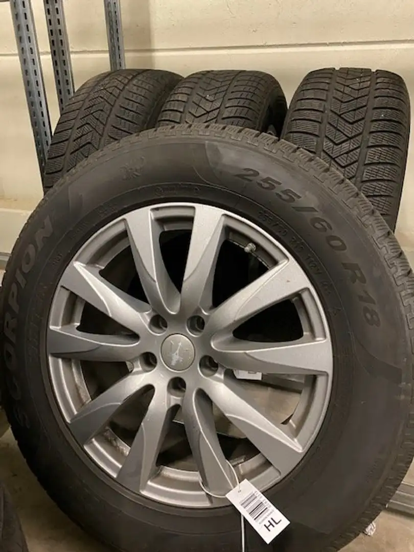 Maserati Levante 4x Winterreifen Original Alufelgen/ Nabendeckel Nero - 2