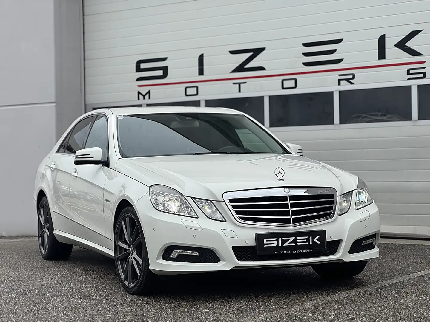 Mercedes-Benz E 220 BlueEfficiency CDI Aut.|XENON|NAVI|PDC|TEILLEDER Weiß - 2
