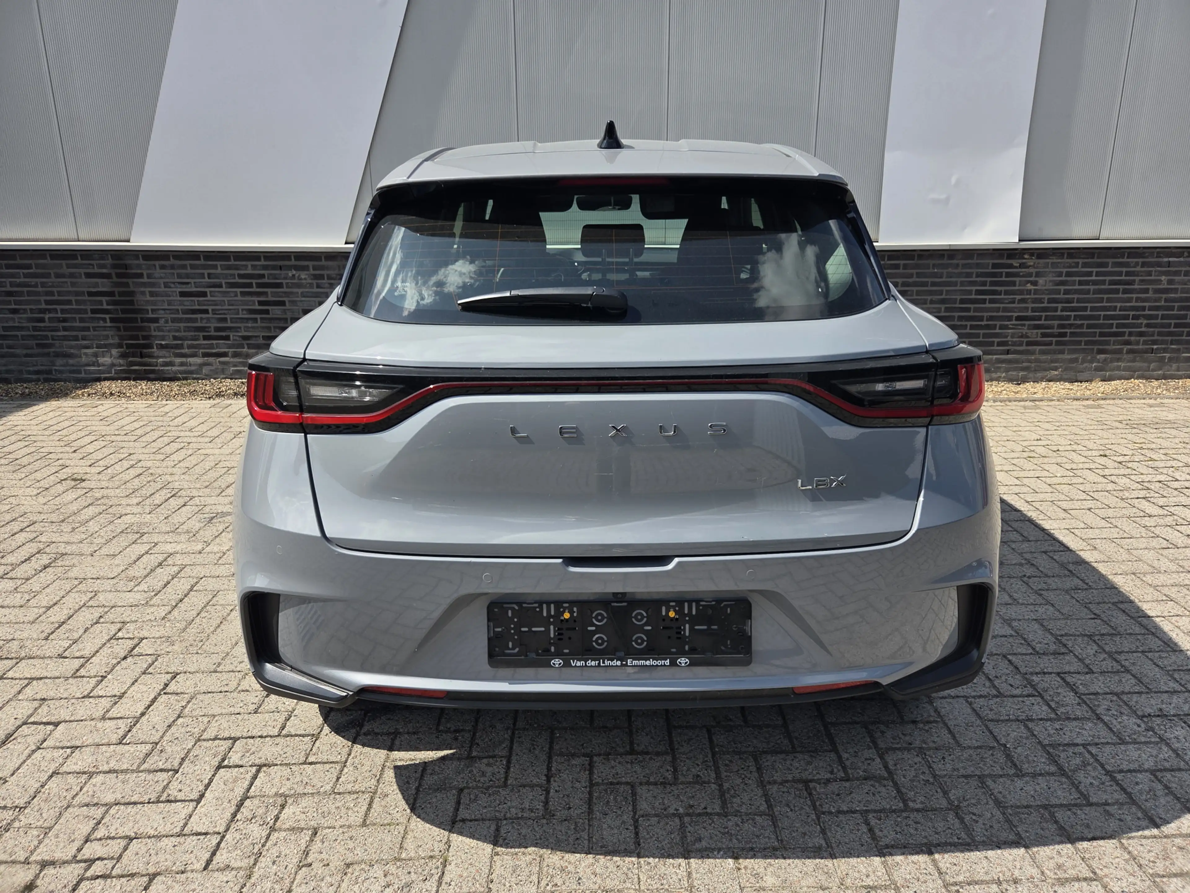 Lexus LBX Business Line Business Line 2WD  Parkeer en Dodeho — photo 4