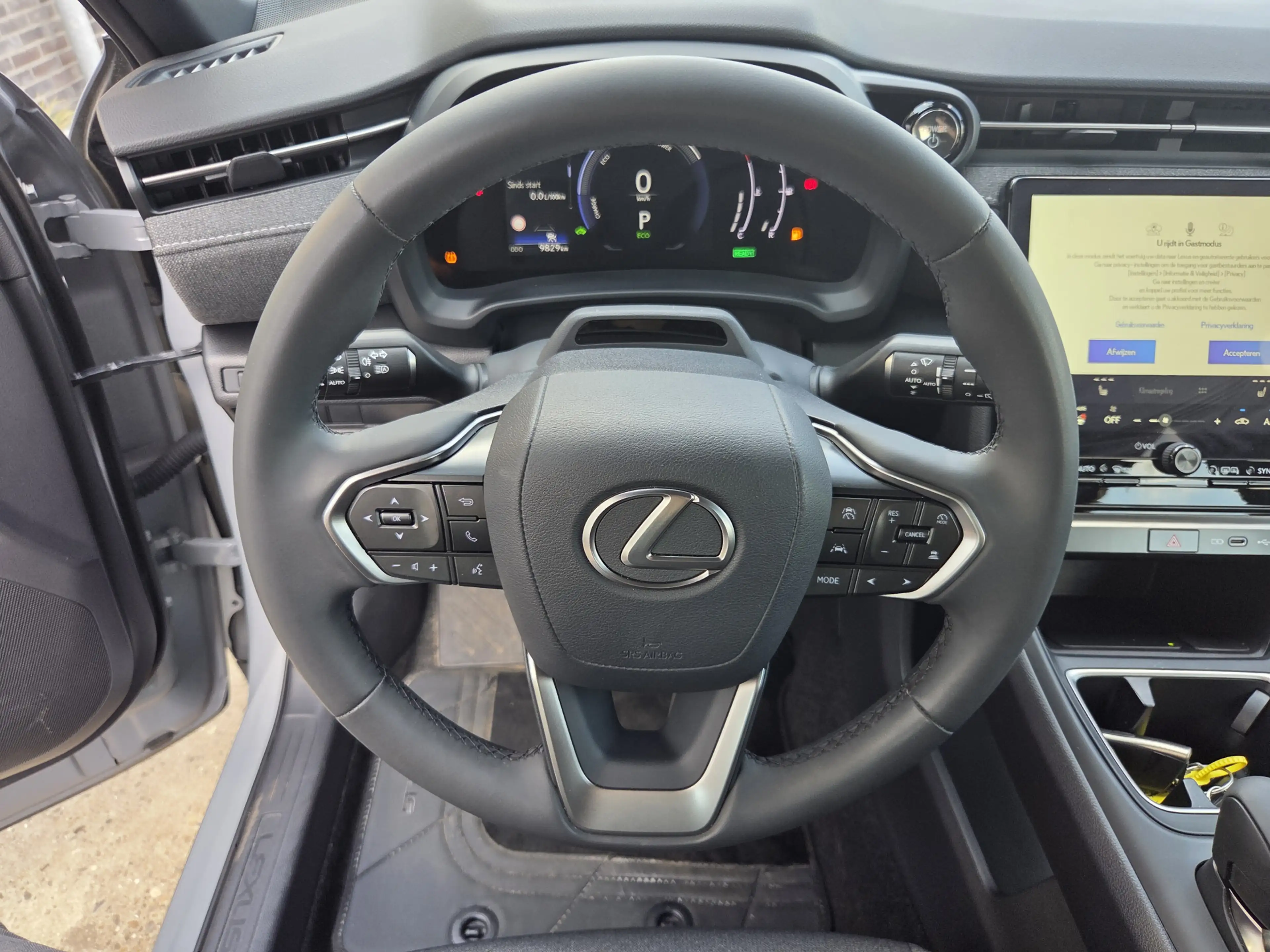 Lexus LBX Business Line Business Line 2WD  Parkeer en Dodeho — photo 9