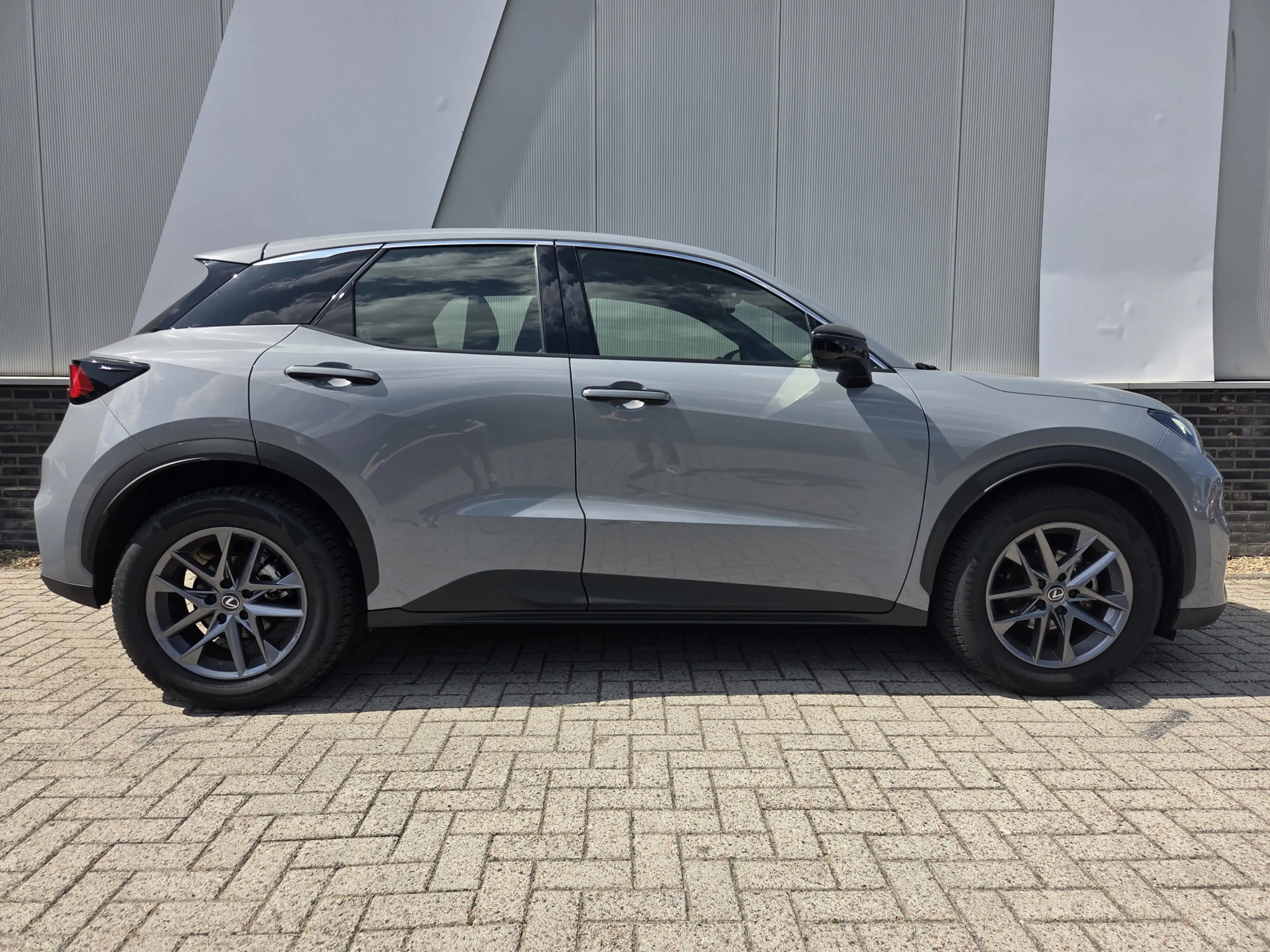 Lexus LBX Business Line Business Line 2WD  Parkeer en Dodeho — photo 5