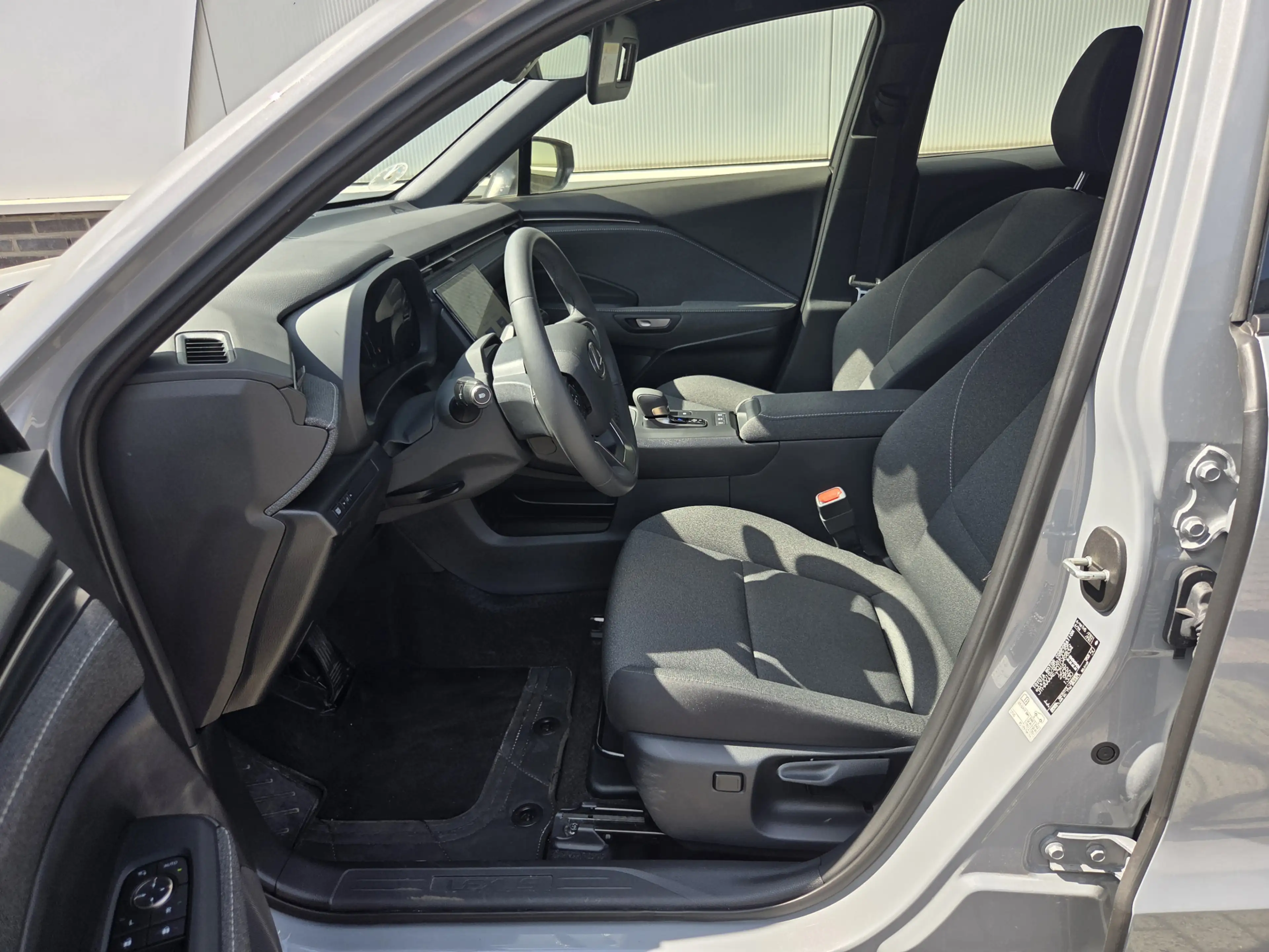 Lexus LBX Business Line Business Line 2WD  Parkeer en Dodeho — photo 8