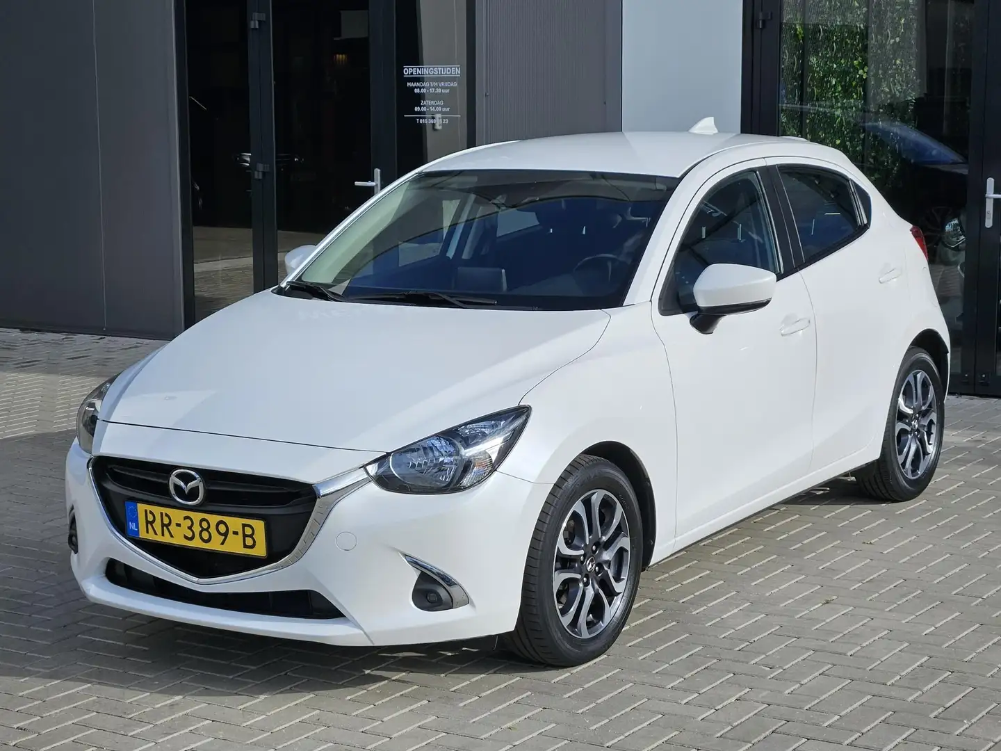 Mazda 2 1.5 Skyactiv-G Dynamic+ Navi Cruise PDC NL-auto Wit - 2