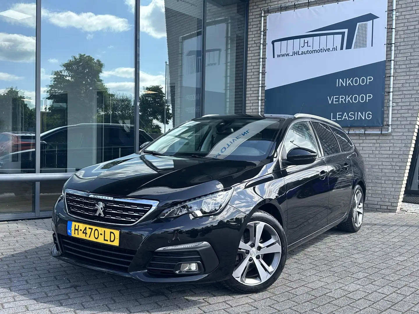 Peugeot 308 SW 1.2 PureTech Blue*ECC*CRUISE*NAVI*PANO*CAM*CARP Zwart - 1