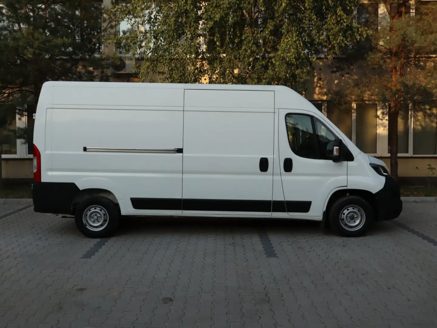 Peugeot Boxer Caja Cabina 2.2BlueHDI 335 L3 S&S 140 Blanc - 2