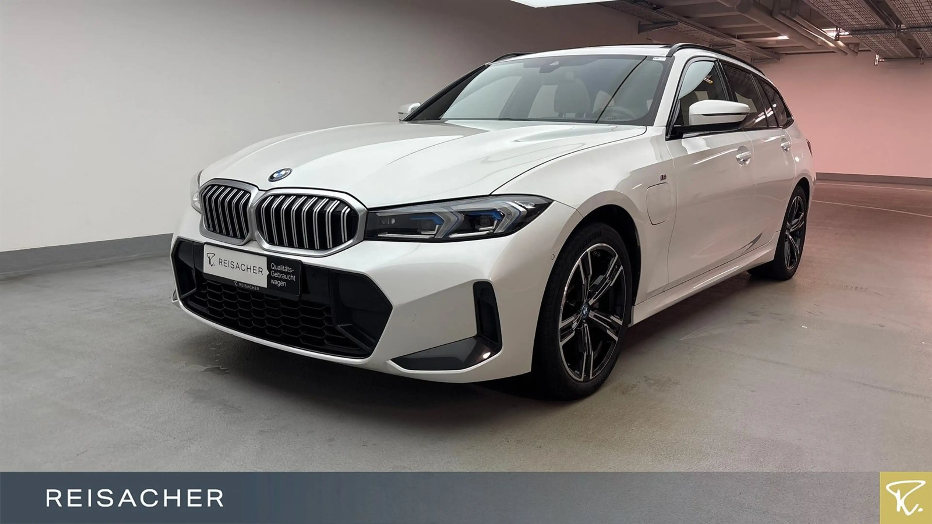 BMW 330 e xDrive Tour M-Sport,DrA,LcProf,ParkAs,AHK