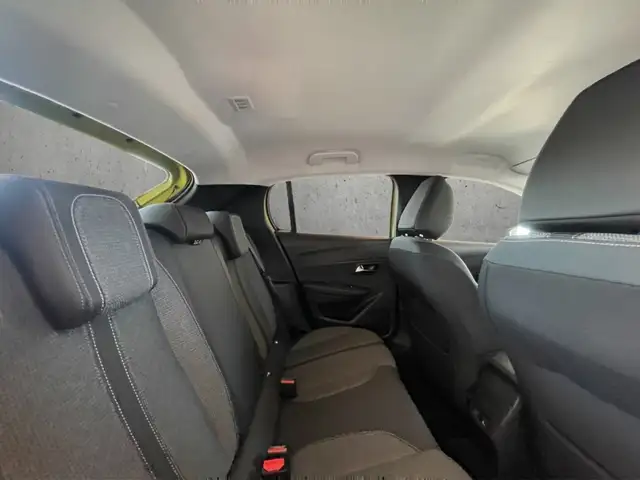 Peugeot 208 view 14