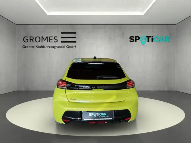Peugeot 208 view 4
