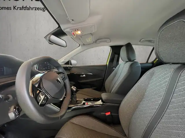 Peugeot 208 view 9