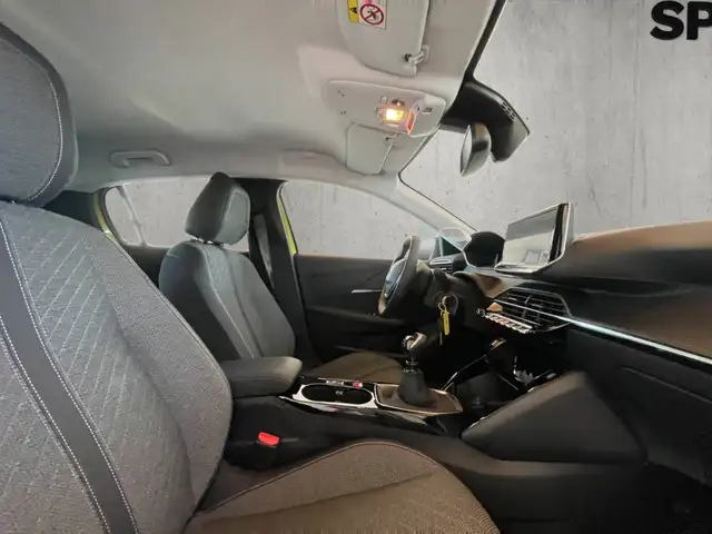 Peugeot 208 view 13