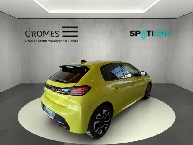 Peugeot 208 view 3